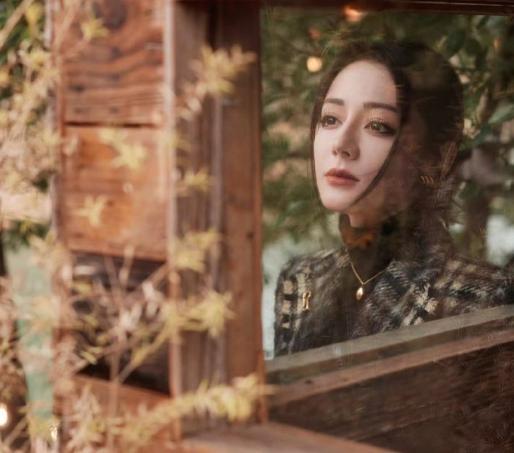 上证速配 张凌赫给迪丽热巴把脉 古装男神与人气小花的影像对话