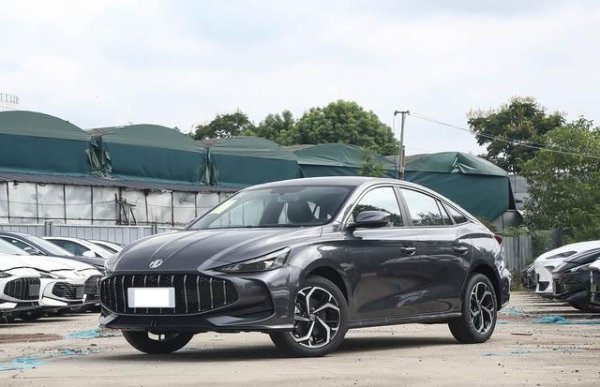 赚配网 国产“玛莎”置换价5.99万，溜背轿跑外观，标配1.5L／1.5T双动力